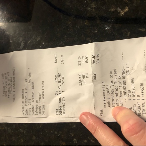 Brand new Oakley sunglasses bought at Nanaimo woodgrove sunglass hut. Paid $304 - Picture 6 of 6